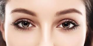 نکته اساسی برای کانتورینگ چشم، پلک ها را روشن کنید نکات اساسی برای کانتورینگ چشم