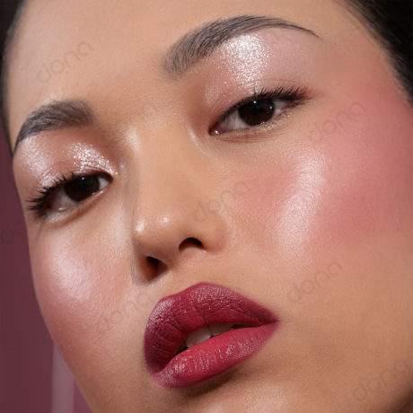 تست رنگ رژلب کرمی ناتاشا دنونا رنگ Berry Pop